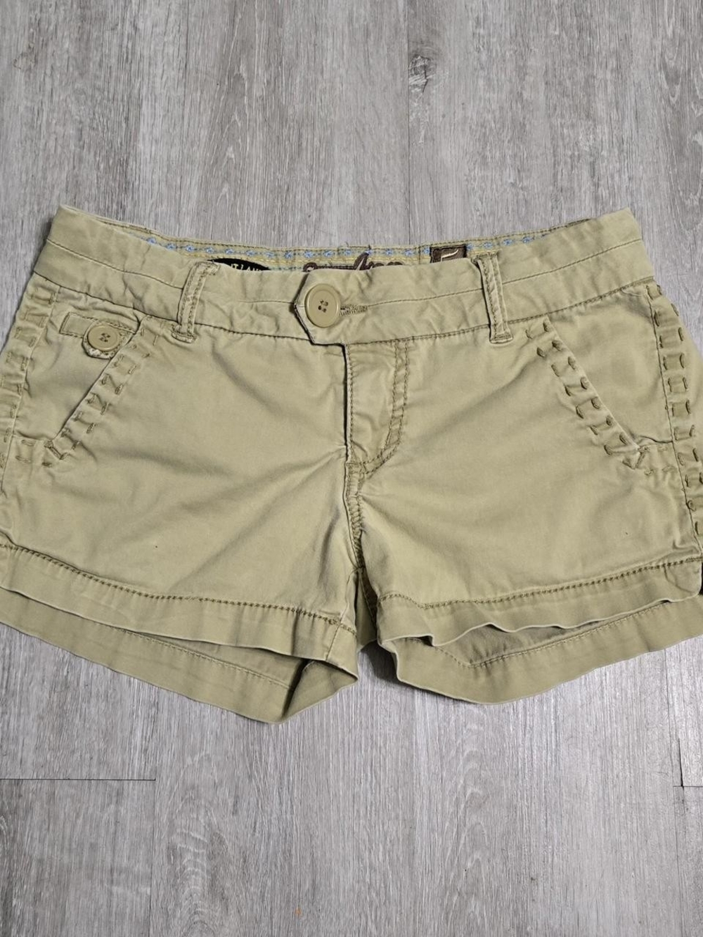 Vintage Y2K Freestyle Revolution Low Rise Khaki Shorts Size 5/27 Waist